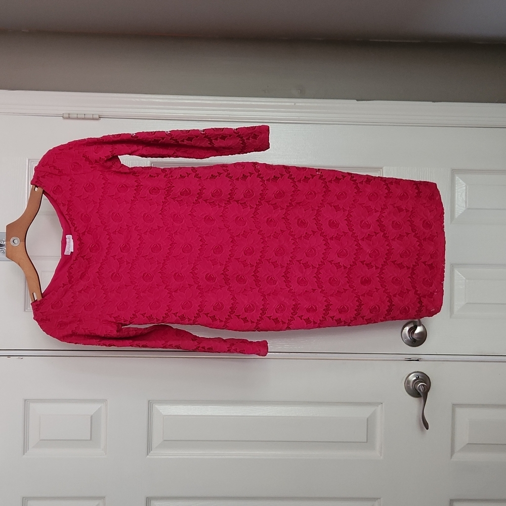 ×s Ingrid & Isabel pink lace maternity dress. 3/4 sleeves midi length.